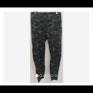 Women's Fabletics Camo Leggings Size Medium